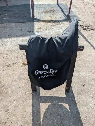 Montura Doma Clásica Omega Negra