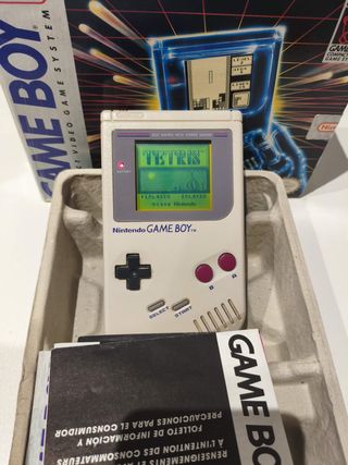 Nintendo Game Boy DMG-01 con caja