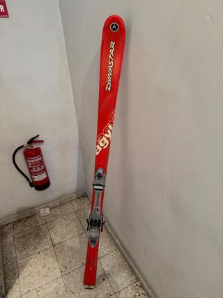 Esquís Dynastar rojos