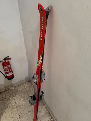 Esquís Dynastar rojos