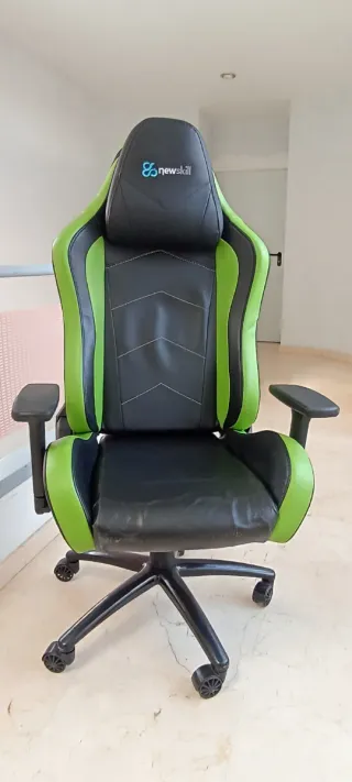 Silla Gaming NewSkill Negra y Verde