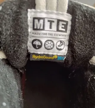 Zapatillas Vans grises y blancas