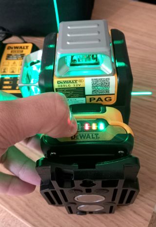 NIVEL LÁSER 12 LINEAS + BATERIA + CARGADOR ¡NUEVO!