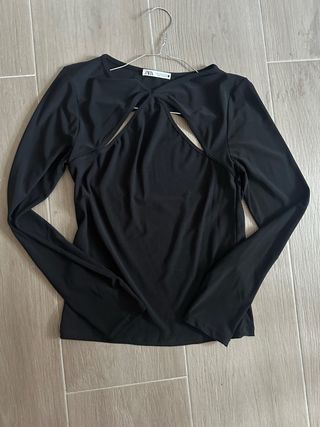Top Zara negro con abertura frontal salsa/bachata