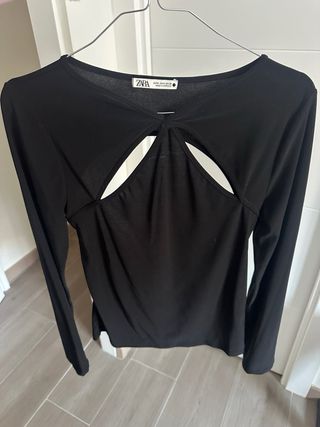 Top Zara negro con abertura frontal salsa/bachata