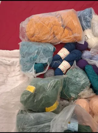 Gomitoli e matasse lana misti