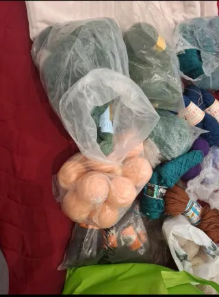 Gomitoli e matasse lana misti