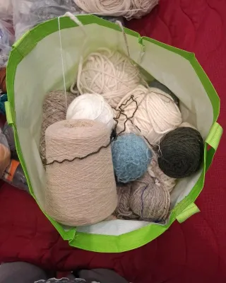 Gomitoli e matasse lana misti