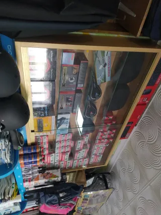 Vitrina expositora cristal y metal