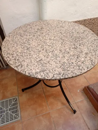 Mesa redonda forja y granito