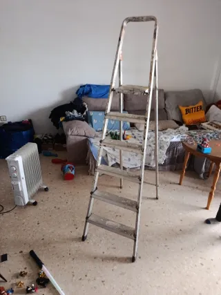 Escalera de aluminio plegable 5 peldaños