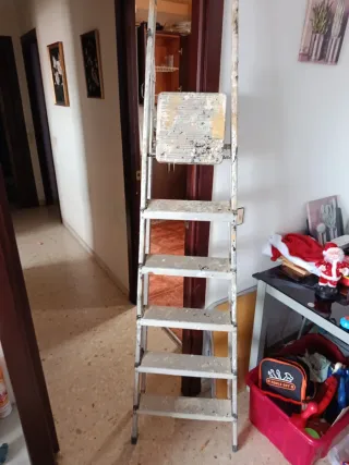 Escalera de aluminio plegable 5 peldaños