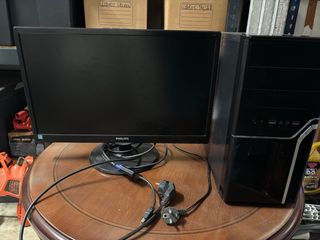 Ordenador sobremesa Philips con pantalla