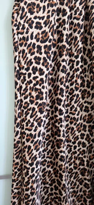 Falda satinada estampado leopardo