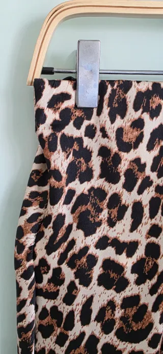 Falda satinada estampado leopardo