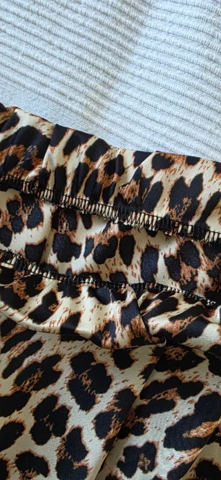 Falda satinada estampado leopardo