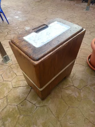 Botellero Polietileno 140L ,imitacion madera vinta