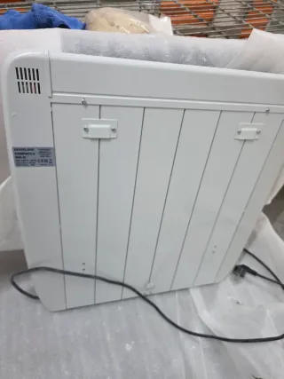Emisor eléctrico blanco