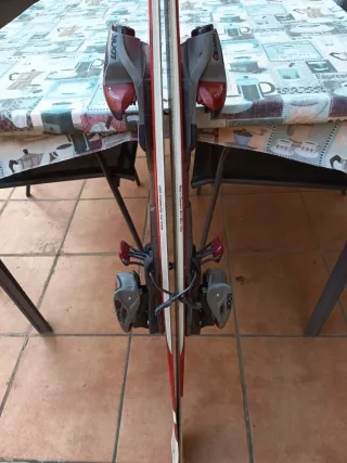 Esquís de montaña y pista