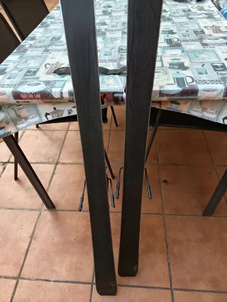 Esquís de montaña y pista