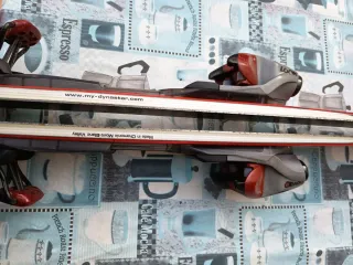 Esquís de montaña y pista