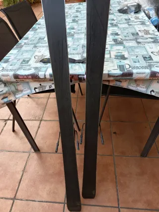 Esquís de montaña y pista