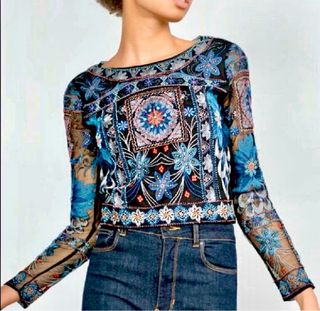 Blusa bordada con perlas -Zara- nueva