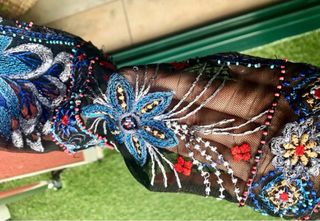 Blusa bordada con perlas -Zara- nueva