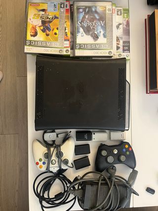 Xbox 360 con 2 controller e giochi