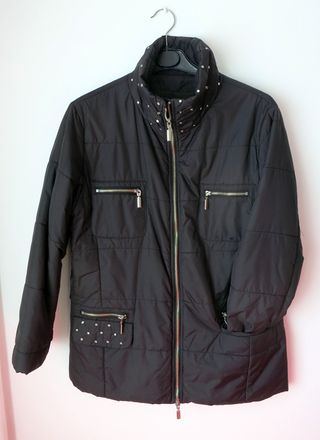 Parka negra. Talla: 42