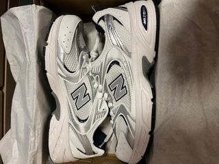 New Balance 530 Plata y Blanco
