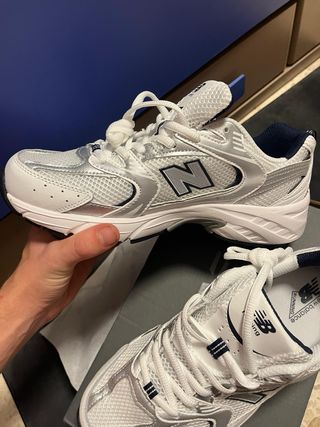 New Balance 530 Plata y Blanco
