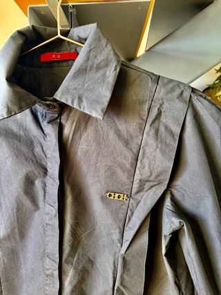 Camisa Carolina Herrera Negra Talla M Logo Dorado