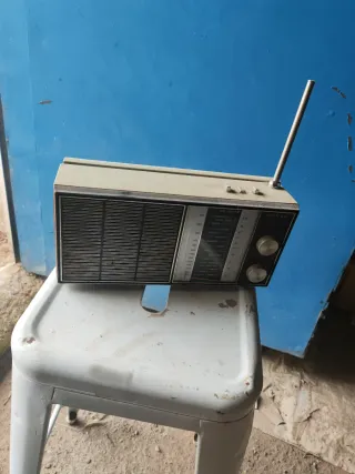 Radio Lavis Beige Antigua