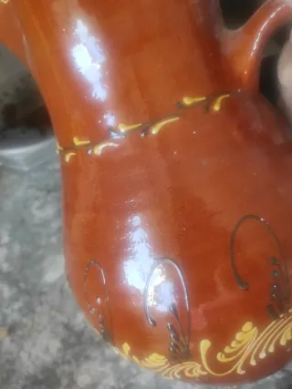 Garafa de barro decorada