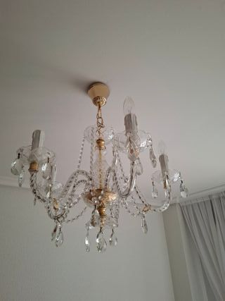 2 camas de madera con mesita