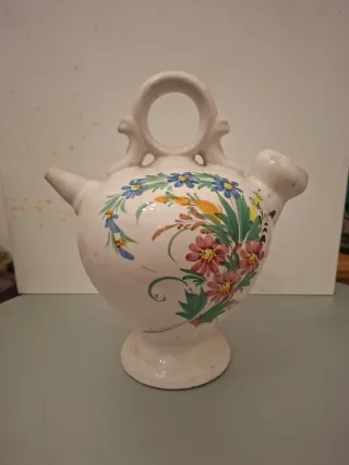 Botijo de cerámica firmado Lario