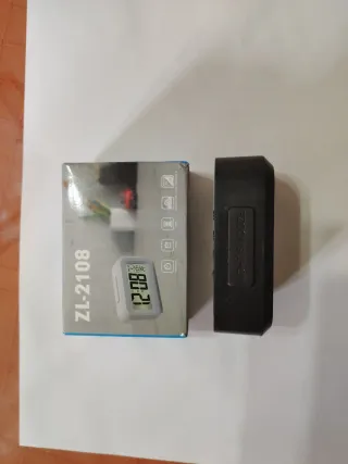 RELOJ DESPERTADOR,CON LUZ, ALARMA,FECHA, TEMPERA..