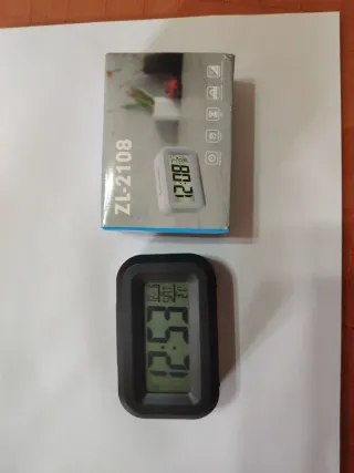 RELOJ DESPERTADOR,CON LUZ, ALARMA,FECHA, TEMPERA..