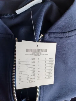 Chaqueta azul marino cremallera. Estilo sudadera