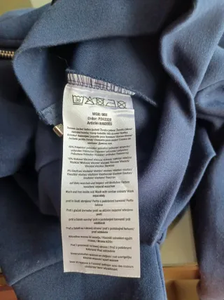 Chaqueta azul marino cremallera. Estilo sudadera