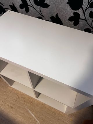 Estantería blanca de madera