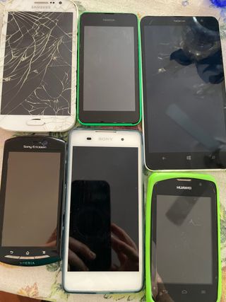 Vari telefoni cellulari