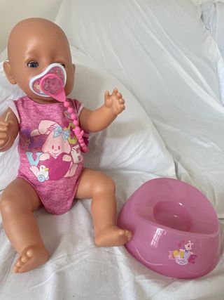 Muñeca Baby Born con orinal y accesorios