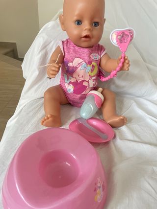 Muñeca Baby Born con orinal y accesorios