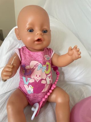 Muñeca Baby Born con orinal y accesorios
