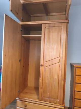 Dormitorio completo juvenil de pino miel.