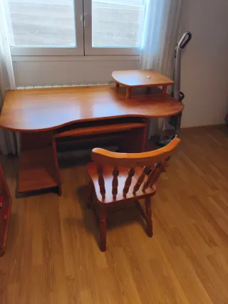 Dormitorio completo juvenil de pino miel.