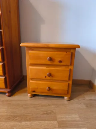 Dormitorio completo juvenil de pino miel.