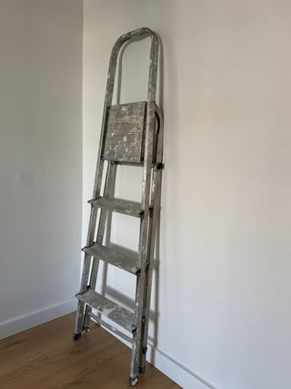 Escalera plegable de aluminio